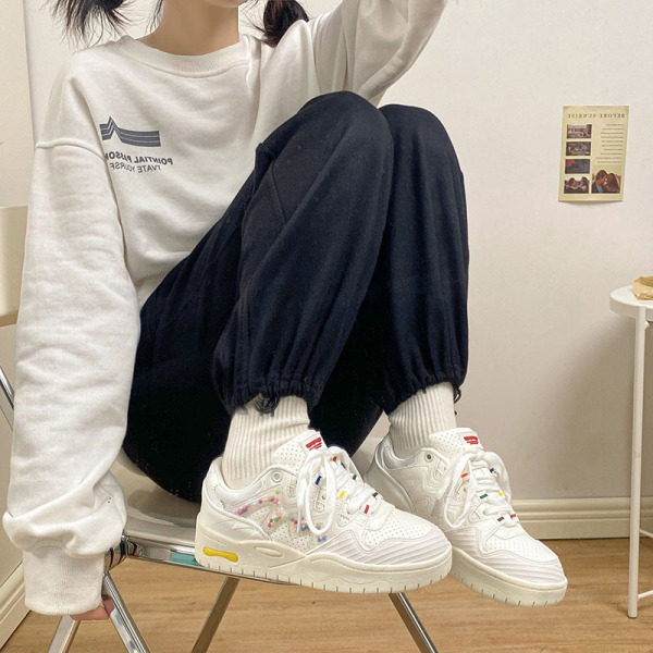 Little white colored shoes A28